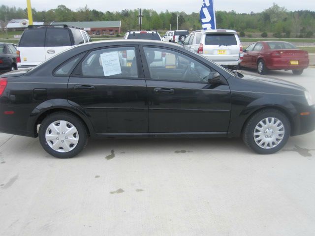 2008 Suzuki Forenza Base