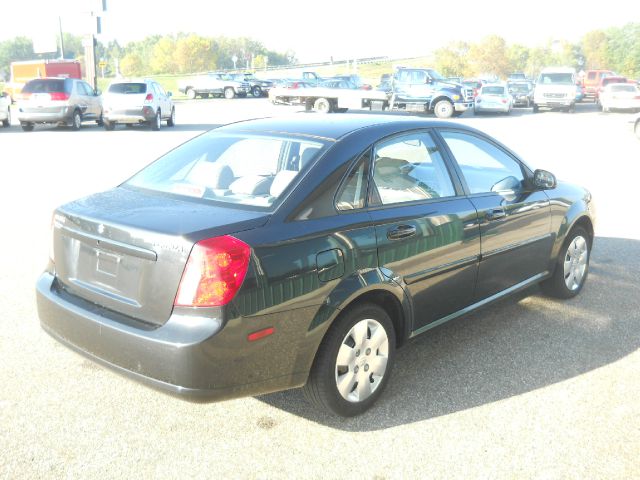 2008 Suzuki Forenza Base