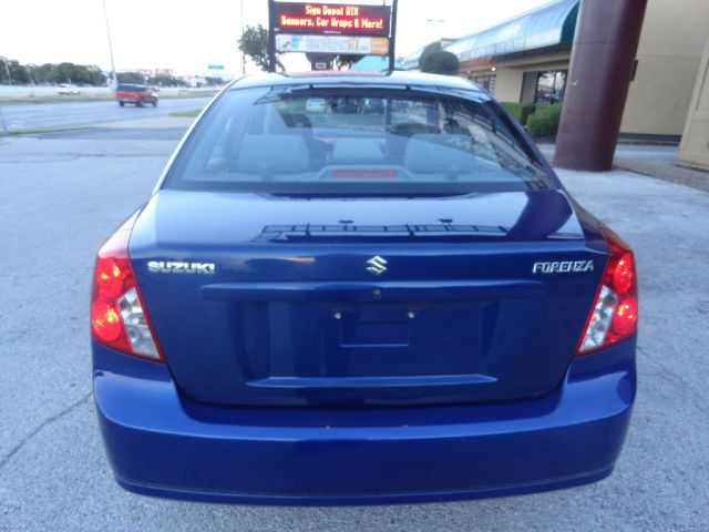 2008 Suzuki Forenza Base