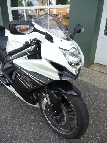 2011 Suzuki GSXR 600 1500 SLT Club Cab