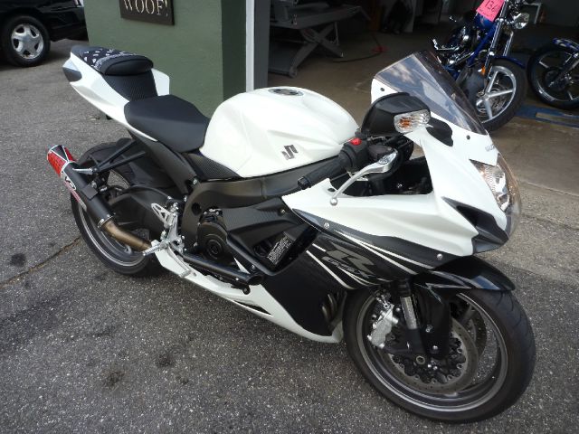 2011 Suzuki GSXR 600 1500 SLT Club Cab