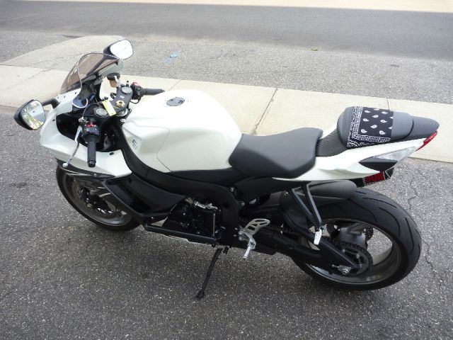 2011 Suzuki GSXR 600 1500 SLT Club Cab