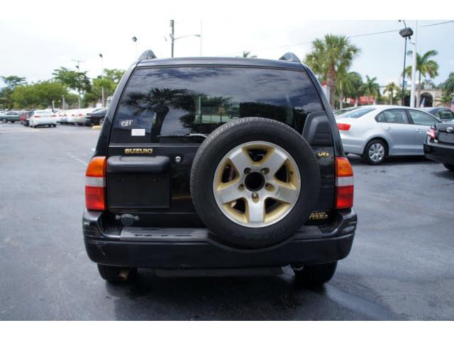 2000 Suzuki Grand Vitara LE Van