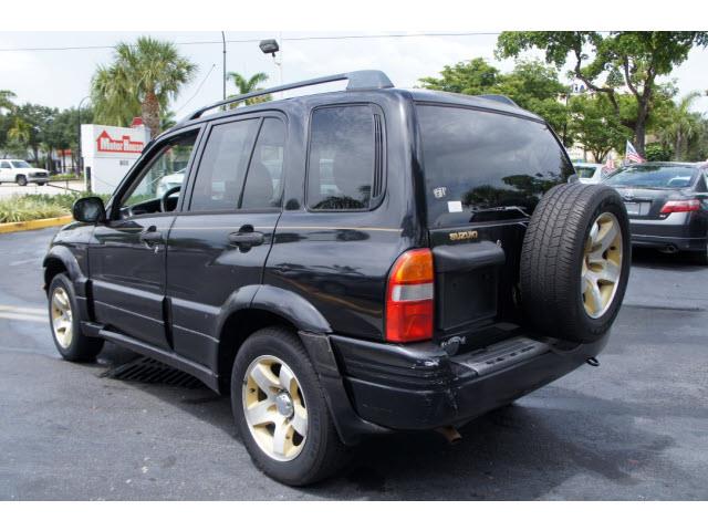 2000 Suzuki Grand Vitara LE Van