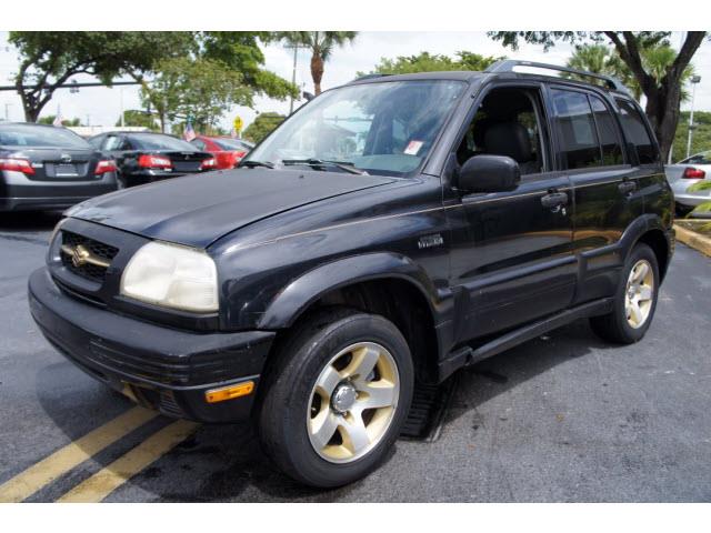 2000 Suzuki Grand Vitara LE Van
