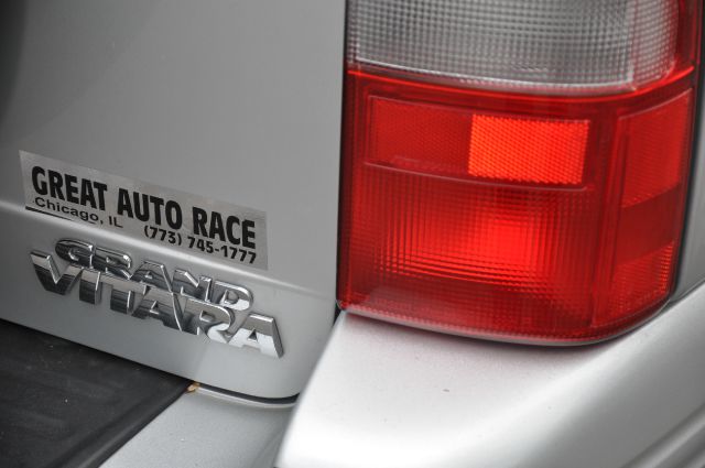 2000 Suzuki Grand Vitara LE Van