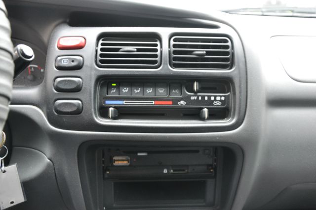 2000 Suzuki Grand Vitara LE Van