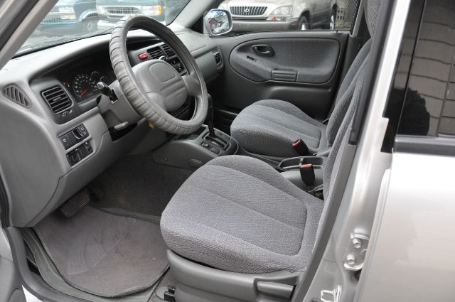 2000 Suzuki Grand Vitara LE Van