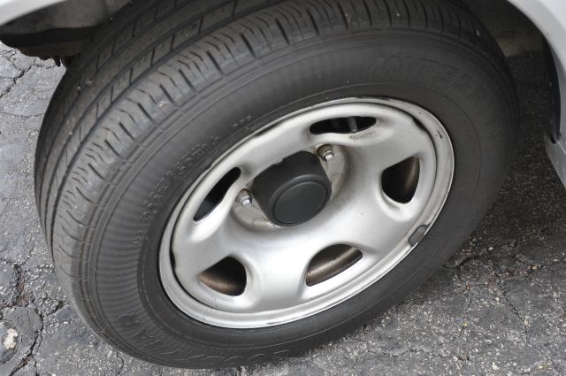 2000 Suzuki Grand Vitara LE Van