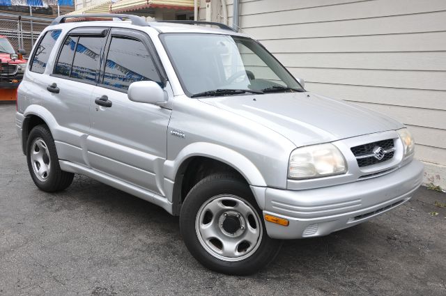 2000 Suzuki Grand Vitara LE Van