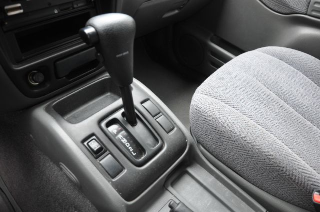 2000 Suzuki Grand Vitara LE Van