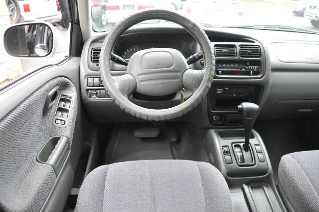 2000 Suzuki Grand Vitara LE Van