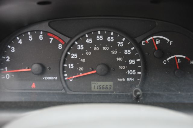 2000 Suzuki Grand Vitara LE Van