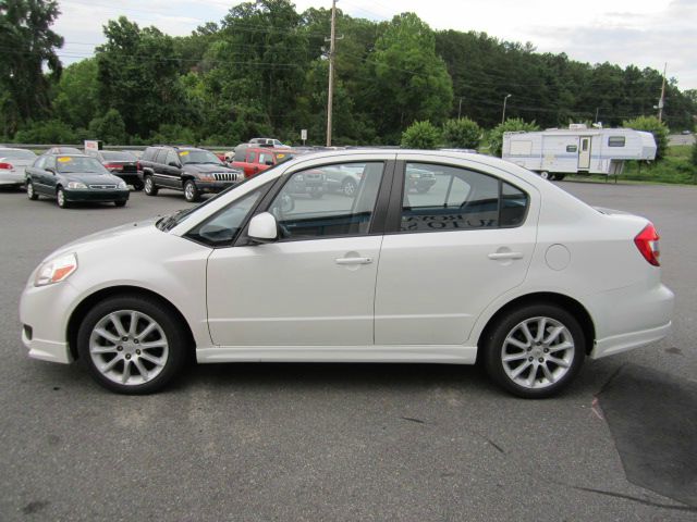 2009 Suzuki SX4 Sedan Limited Trail Rated