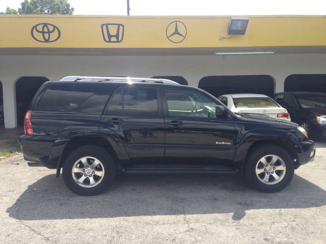 2004 Toyota 4Runner LTZ, DVD, NAV, SUN Roof, Loade