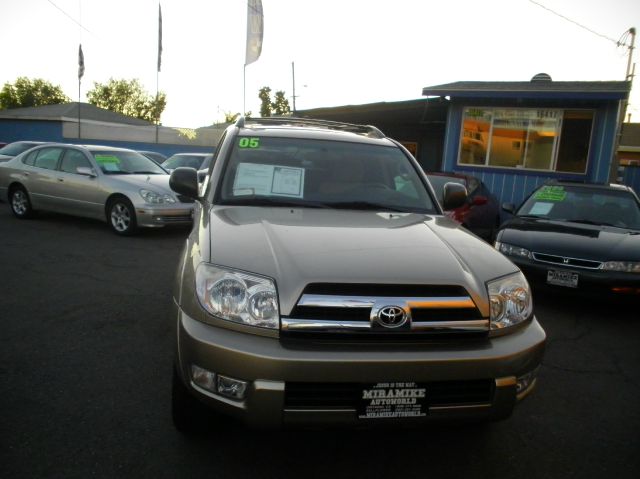 2005 Toyota 4Runner 550i 4dr Sdn RWD