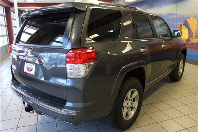 2013 Toyota 4Runner 3500 SLT Quad Cab DRW 4 X