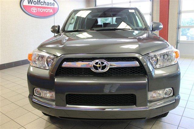 2013 Toyota 4Runner 3500 SLT Quad Cab DRW 4 X