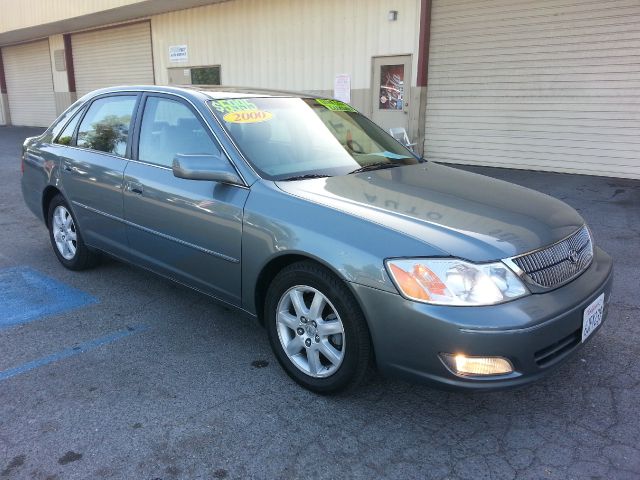 2000 Toyota Avalon LS Flex Fuel 4x4 This Is One Of Our Best Bargains