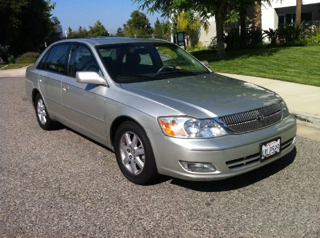 2000 Toyota Avalon LS Flex Fuel 4x4 This Is One Of Our Best Bargains