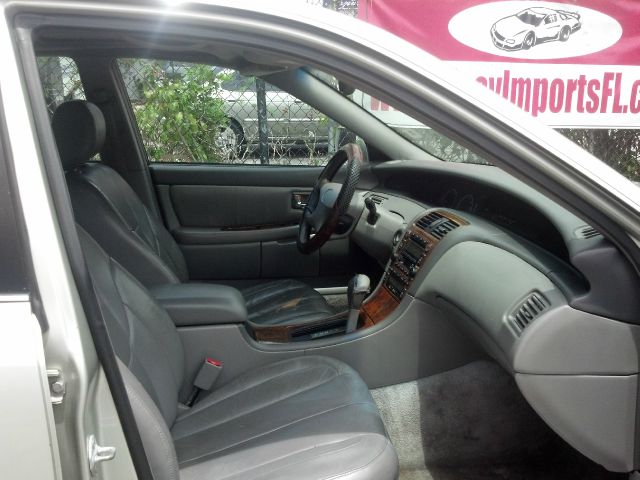 2000 Toyota Avalon XLS