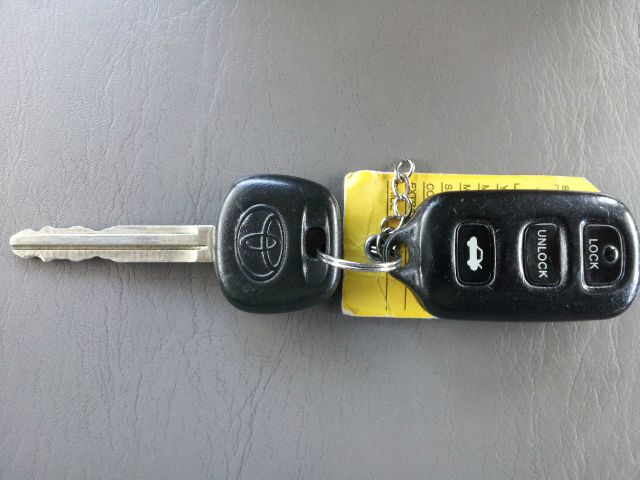 2004 Toyota Avalon XLS