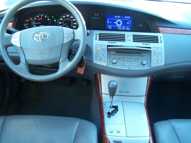 2005 Toyota Avalon XLS
