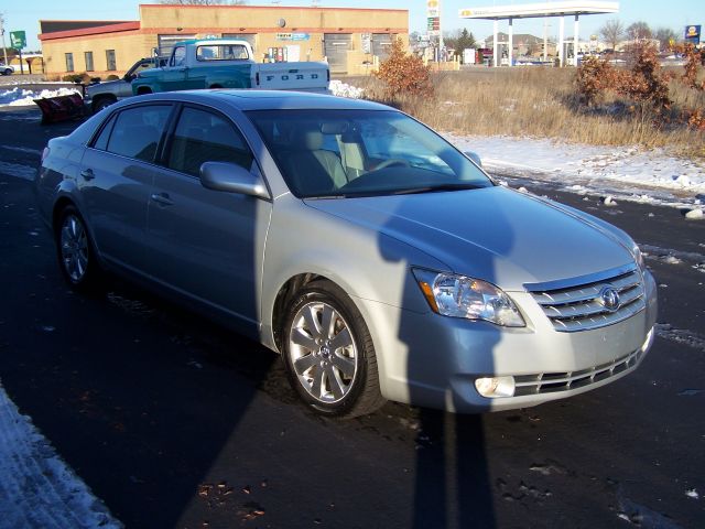 2005 Toyota Avalon XLS