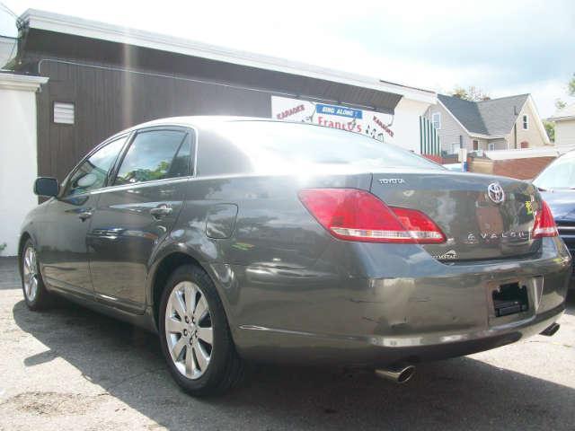 2005 Toyota Avalon XLS