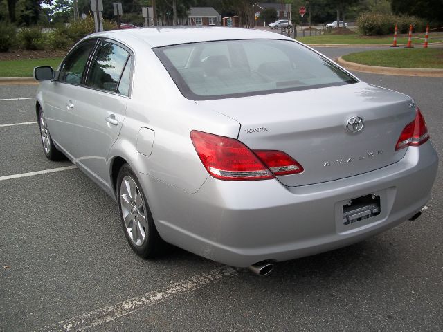 2005 Toyota Avalon XLS