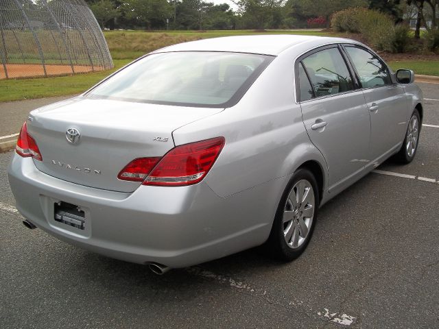 2005 Toyota Avalon XLS