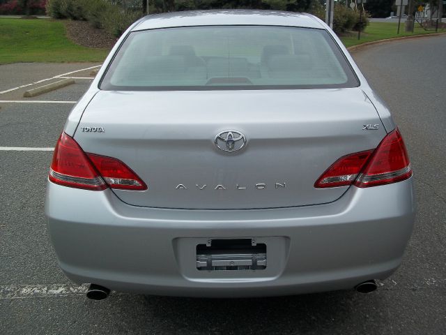 2005 Toyota Avalon XLS