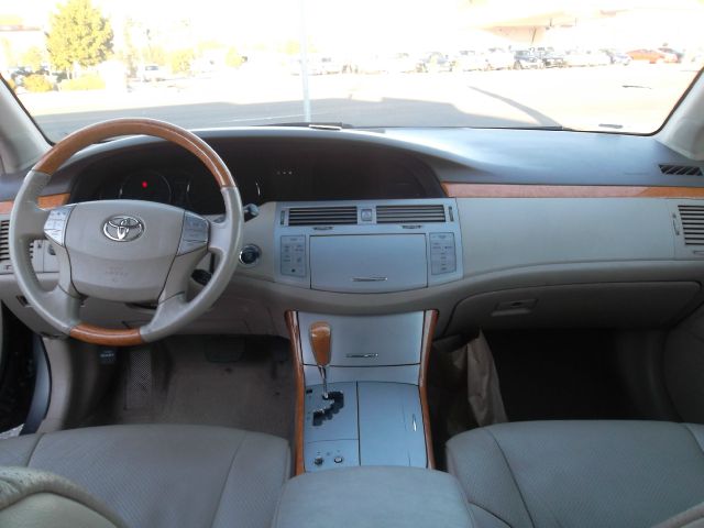 2005 Toyota Avalon SLT 25