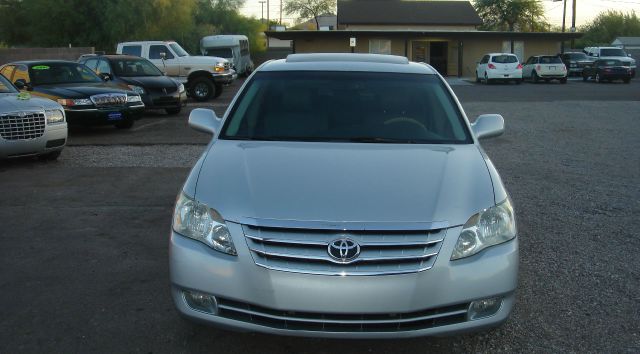 2005 Toyota Avalon LS Flex Fuel 4x4 This Is One Of Our Best Bargains