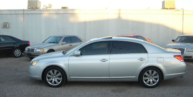 2005 Toyota Avalon LS Flex Fuel 4x4 This Is One Of Our Best Bargains