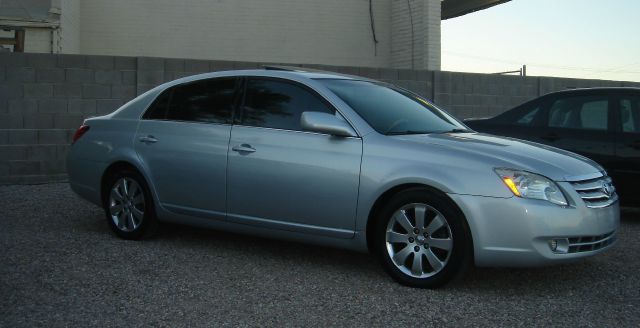 2005 Toyota Avalon LS Flex Fuel 4x4 This Is One Of Our Best Bargains