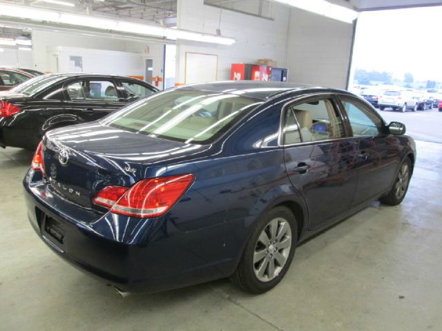 2005 Toyota Avalon XLS