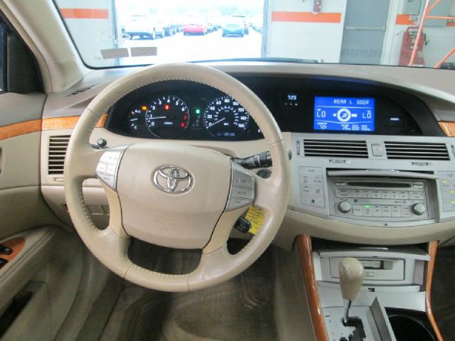 2005 Toyota Avalon XLS