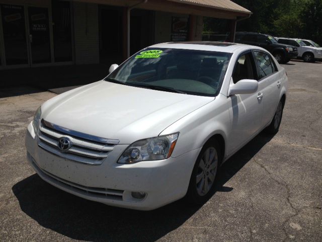 2005 Toyota Avalon LS Flex Fuel 4x4 This Is One Of Our Best Bargains
