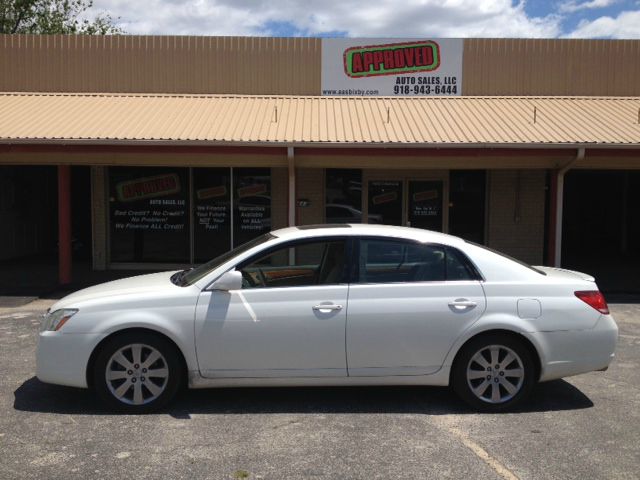 2005 Toyota Avalon LS Flex Fuel 4x4 This Is One Of Our Best Bargains
