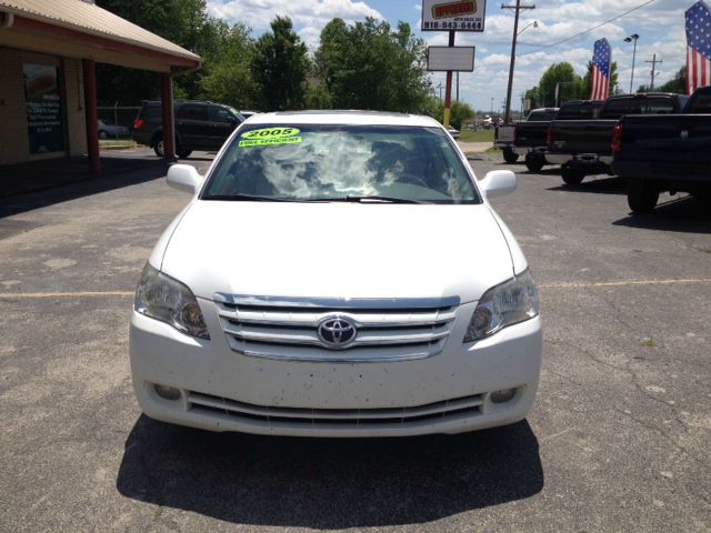 2005 Toyota Avalon LS Flex Fuel 4x4 This Is One Of Our Best Bargains
