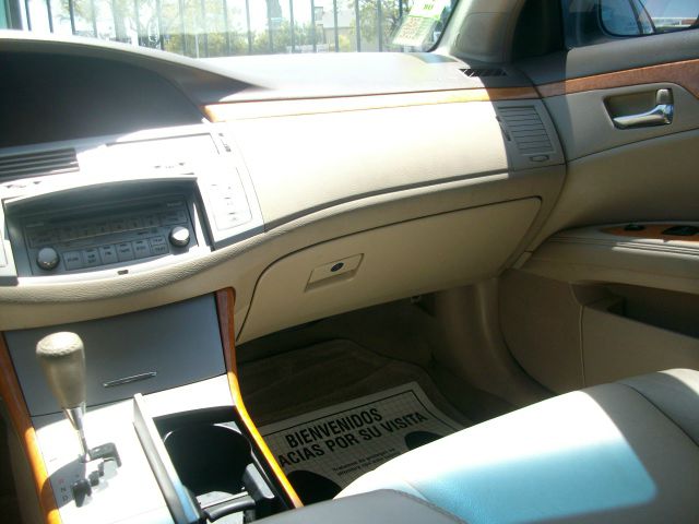 2005 Toyota Avalon XLS