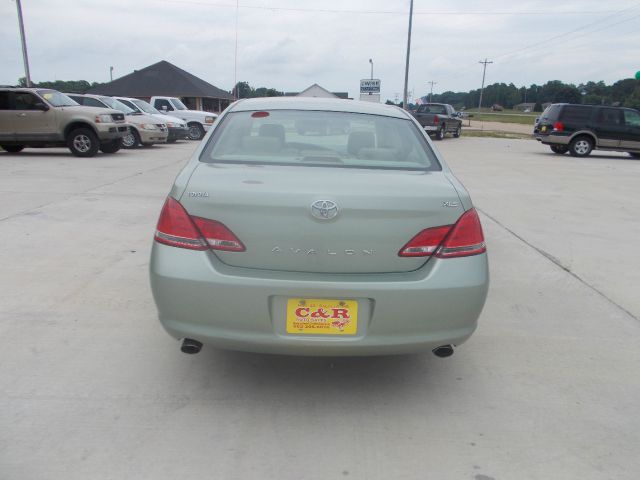 2005 Toyota Avalon XLS