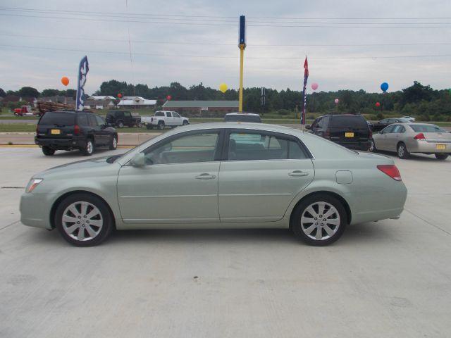 2005 Toyota Avalon XLS