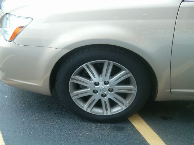 2005 Toyota Avalon XLS