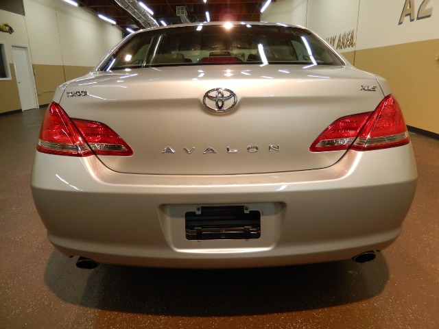 2005 Toyota Avalon XLS