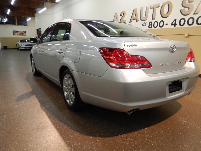 2005 Toyota Avalon XLS
