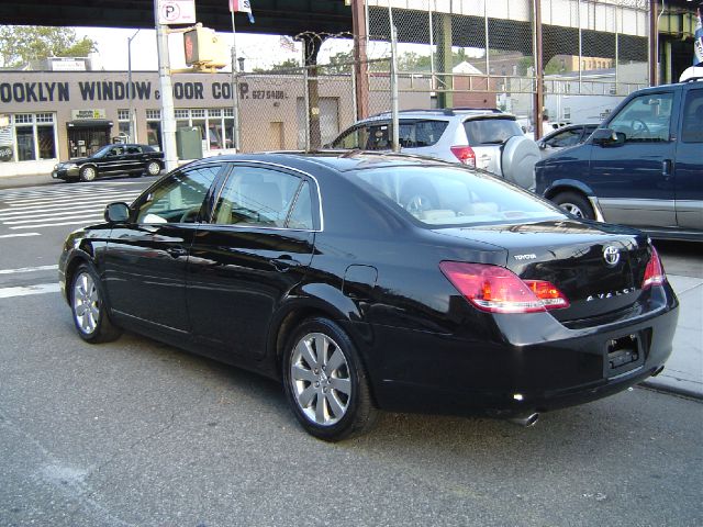 2005 Toyota Avalon XLS