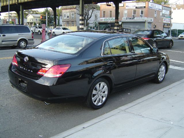 2005 Toyota Avalon XLS