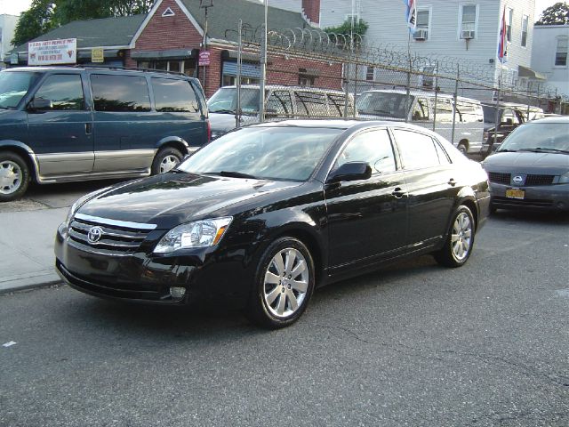 2005 Toyota Avalon XLS